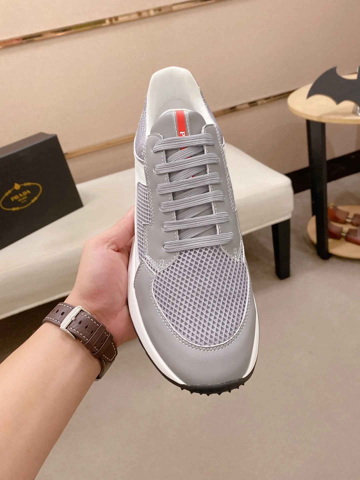 Factory price 462💰 The new PRADA (Prada) counters are launched simultaneously, new men's shoes, 😘fabrics are selected from cowhide. Lining: Mesh lining. 👍🏿 High-end ☄️ air-cushion molded anti-slip rubber outsole, exquisite lines, simple and elegant, comfortable and high-end for leisure travel. Number of yards: 38 to 44. Can be ordered for 45 non-refundable